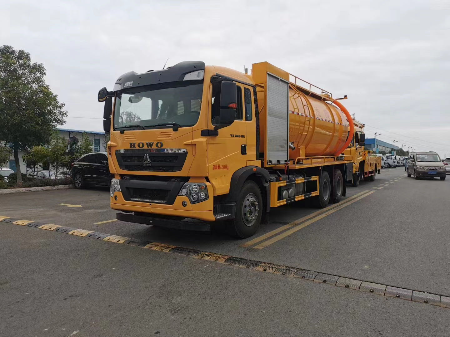 中秋節(jié)特價重磅出擊：重汽??沃豪??TX清洗吸污車直降3000元