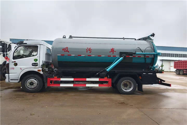 東風(fēng)凱普特吸污車，容積8.5立方，朝柴170，萬(wàn)里揚(yáng)6擋，國(guó)六標(biāo)準(zhǔn)