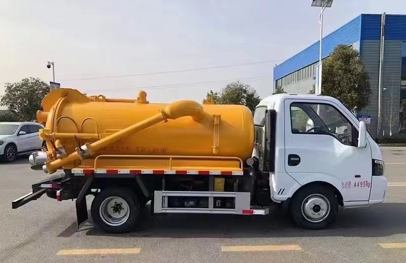 2021年公布藍(lán)牌新規(guī)后地下室藍(lán)牌吸污車東風(fēng)途逸緊急響應(yīng)符合新政策