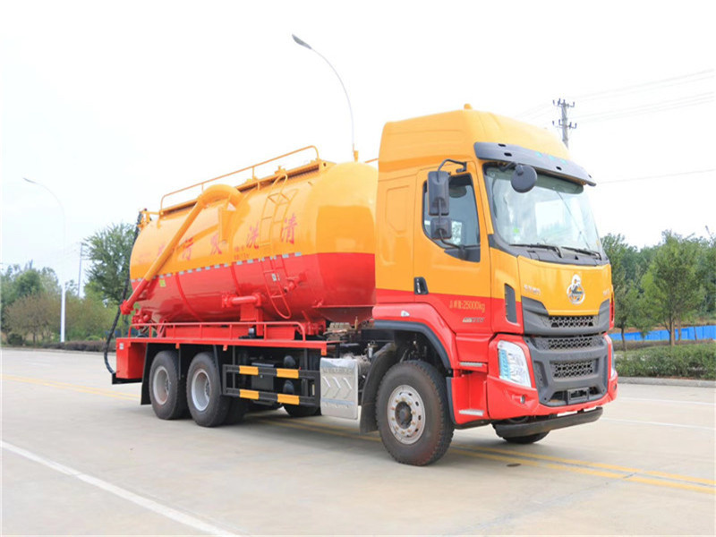 上黃牌的東風(fēng)凱普特K7國(guó)六清洗吸污車操作簡(jiǎn)便，性能良好