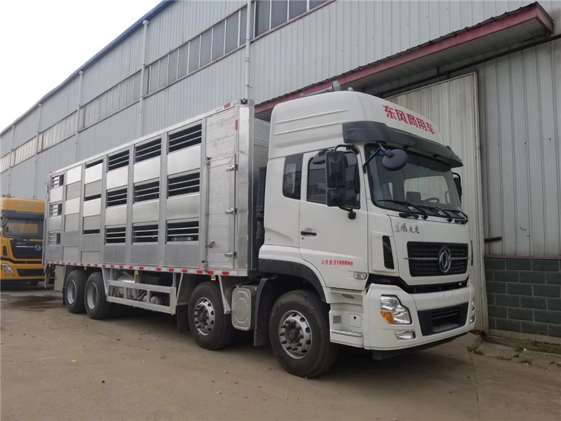 東風天龍畜禽運輸車配備空氣過濾系統，有效過濾病原體傳播媒介物