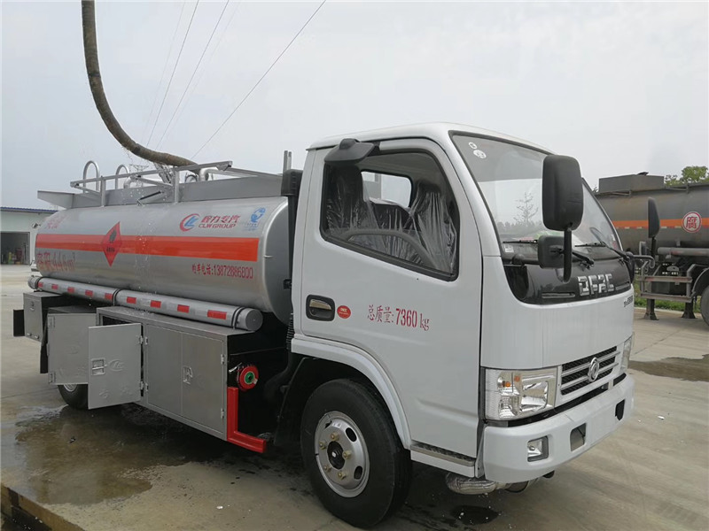 東風(fēng)多利卡油罐車具有吸油、泵油，多種油分裝、分放等功能