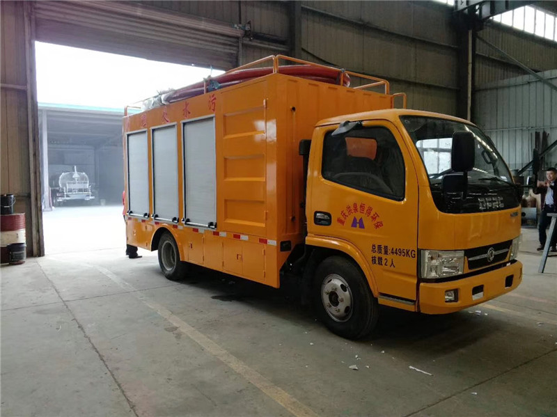 東風天錦吸污凈化車是專門針對環衛疏通保潔公司設計制造