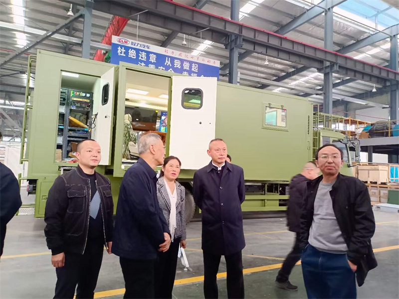 湖北省楚商聯(lián)合會秘書長蹇宏等一行嘉賓蒞臨程力集團考察調(diào)研專汽及應(yīng)急產(chǎn)業(yè)發(fā)展狀況