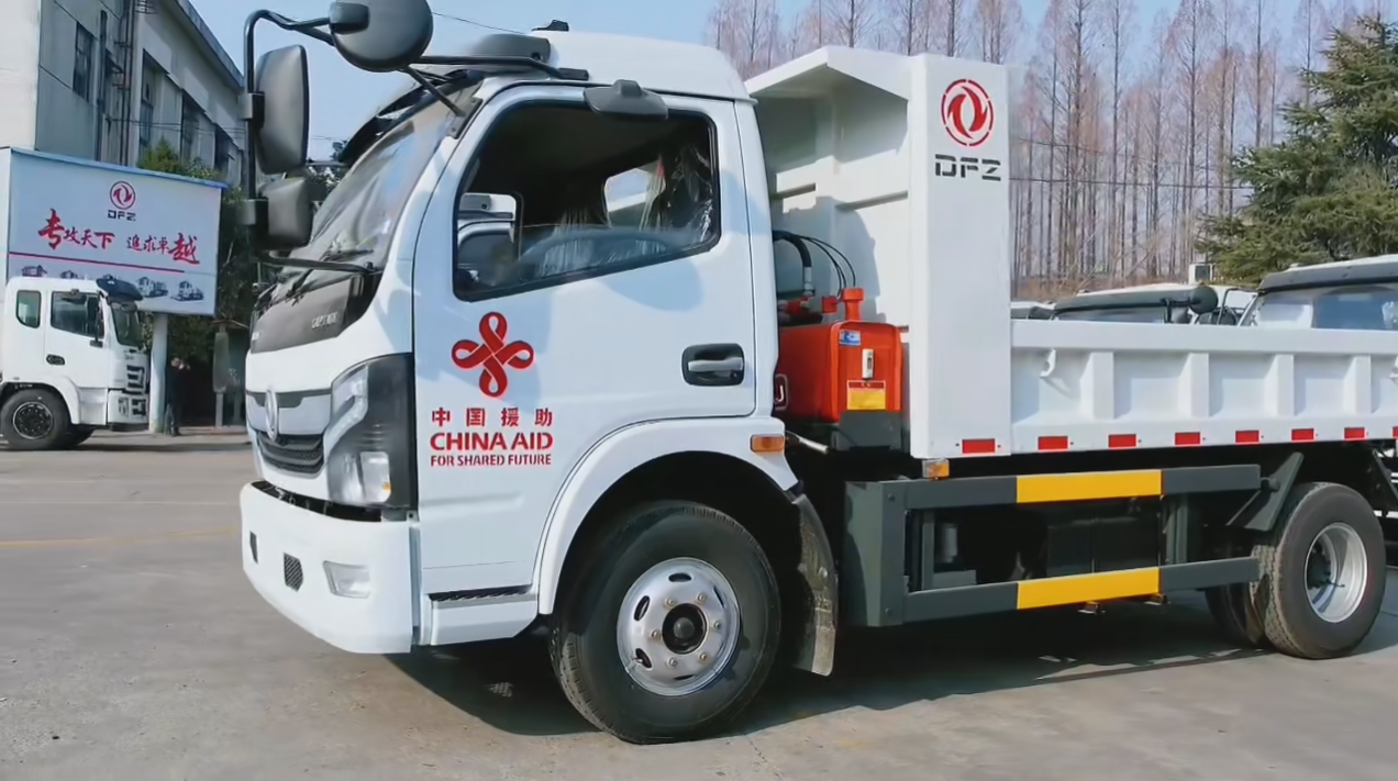 中國對湯加王國援助20臺程力自卸車