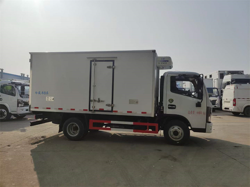 藍牌東風D6冷藏車