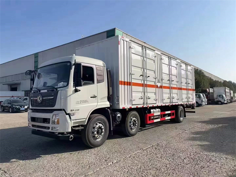東風天錦9米雜項危險物品廂式運輸車